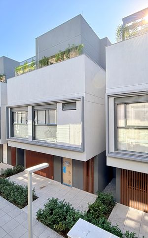 Casa de condomínio à venda com 530m², 4 quartos e 4 vagas Casa de condomínio à venda com 530m², 4 quartos e 4 vagasVista Suíte 2