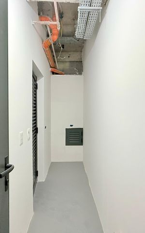 Casa de condomínio à venda com 530m², 4 quartos e 4 vagas Casa de condomínio à venda com 530m², 4 quartos e 4 vagasDepósito garagem