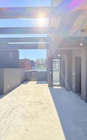 Casa de condomínio à venda com 530m², 4 quartos e 4 vagas Casa de condomínio à venda com 530m², 4 quartos e 4 vagasÁrea de Serviço