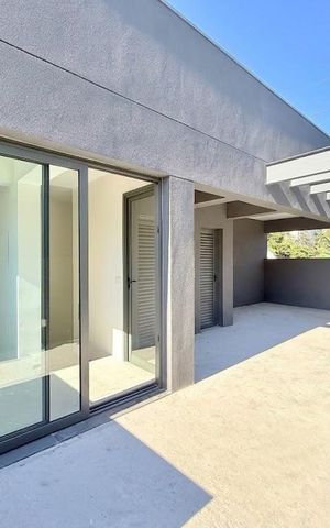 Casa de condomínio à venda com 530m², 4 quartos e 4 vagas Casa de condomínio à venda com 530m², 4 quartos e 4 vagasTerraço Gourmet