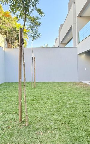 Casa de condomínio à venda com 530m², 4 quartos e 4 vagas Casa de condomínio à venda com 530m², 4 quartos e 4 vagasVaranda