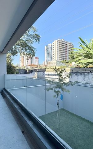 Casa de condomínio à venda com 530m², 4 quartos e 4 vagas Casa de condomínio à venda com 530m², 4 quartos e 4 vagasSacada Suíte 1