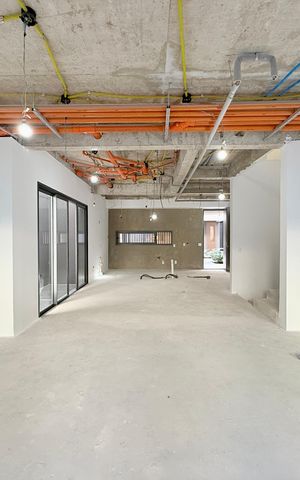 Casa de condomínio à venda com 530m², 4 quartos e 4 vagas Casa de condomínio à venda com 530m², 4 quartos e 4 vagasSala