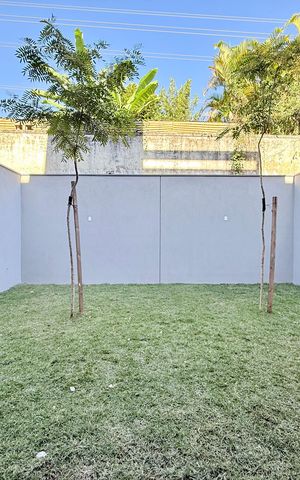 Casa de condomínio à venda com 530m², 4 quartos e 4 vagas Casa de condomínio à venda com 530m², 4 quartos e 4 vagasVaranda