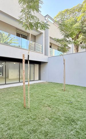 Casa de condomínio à venda com 530m², 4 quartos e 4 vagas Casa de condomínio à venda com 530m², 4 quartos e 4 vagasVaranda