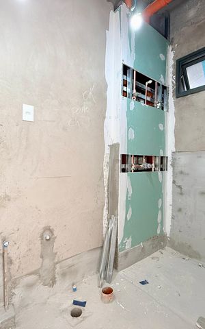 Casa de condomínio à venda com 530m², 4 quartos e 4 vagas Casa de condomínio à venda com 530m², 4 quartos e 4 vagasBanheiro Suíte 2