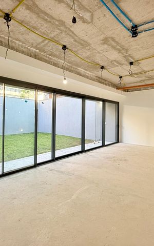 Casa de condomínio à venda com 530m², 4 quartos e 4 vagas Casa de condomínio à venda com 530m², 4 quartos e 4 vagasSala