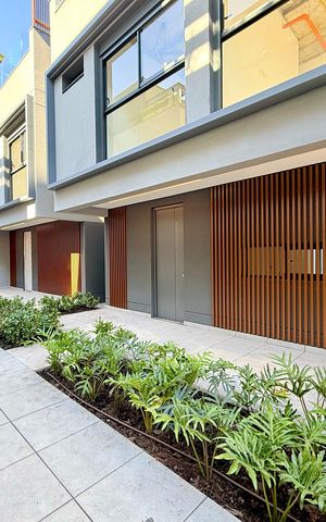Casa de condomínio à venda com 530m², 4 quartos e 4 vagas Casa de condomínio à venda com 530m², 4 quartos e 4 vagasFachada Casa
