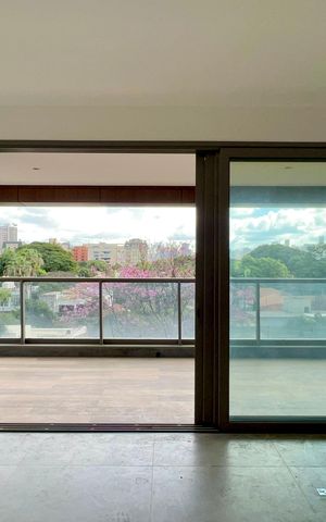 Apartamento à venda com 278m², 3 quartos e 4 vagas Apartamento à venda com 278m², 3 quartos e 4 vagasVaranda