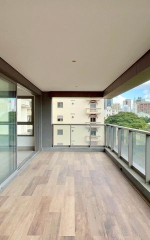 Apartamento à venda com 278m², 3 quartos e 4 vagas Apartamento à venda com 278m², 3 quartos e 4 vagasVaranda