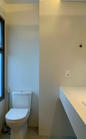 Apartamento à venda com 278m², 3 quartos e 4 vagas Apartamento à venda com 278m², 3 quartos e 4 vagasBanheiro da Suíte 1