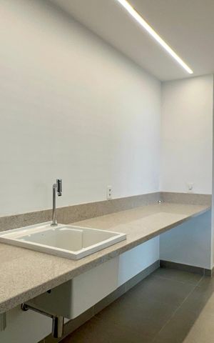 Apartamento à venda com 278m², 3 quartos e 4 vagas Apartamento à venda com 278m², 3 quartos e 4 vagasÁrea de Serviço
