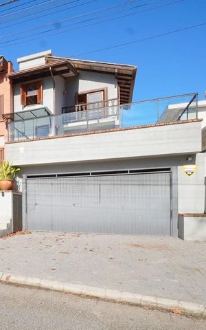 Casa para alugar com 202m², 3 quartos e 2 vagas Casa para alugar com 202m², 3 quartos e 2 vagasFachada