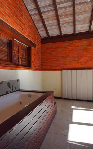 Casa para alugar com 202m², 3 quartos e 2 vagasBanheira da Suíte