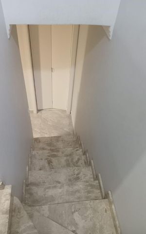 Casa à venda com 125m², 6 quartos e 2 vagas Casa à venda com 125m², 6 quartos e 2 vagasCorredor