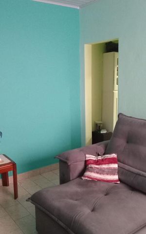 Casa à venda com 125m², 6 quartos e 2 vagas Casa à venda com 125m², 6 quartos e 2 vagasSala