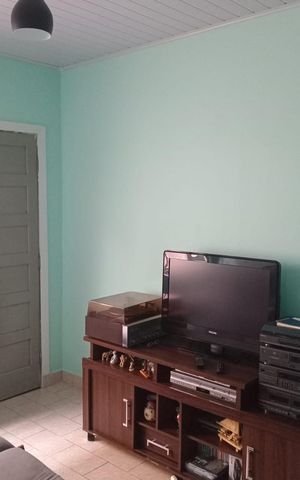 Casa à venda com 125m², 6 quartos e 2 vagas Casa à venda com 125m², 6 quartos e 2 vagasSala