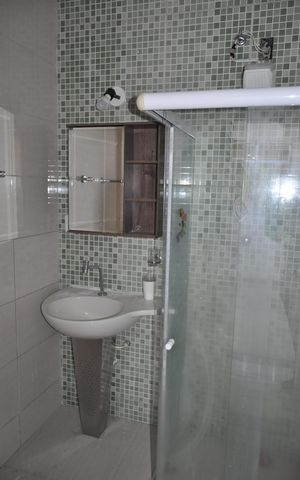 Casa de condomínio à venda com 62m², 2 quartos e 2 vagasBanheiro social