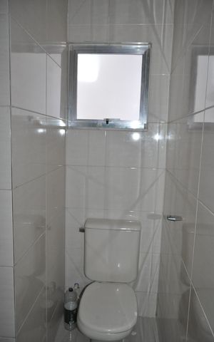 Casa de condomínio à venda com 62m², 2 quartos e 2 vagasBanheiro social