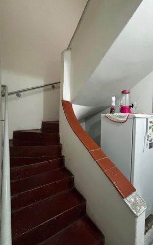 Casa à venda com 108m², 2 quartos e 1 vaga Casa à venda com 108m², 2 quartos e 1 vagaEscada
