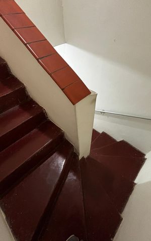 Casa à venda com 108m², 2 quartos e 1 vaga Casa à venda com 108m², 2 quartos e 1 vagaEscada