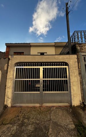 Casa à venda com 108m², 2 quartos e 1 vaga Casa à venda com 108m², 2 quartos e 1 vagaFachada