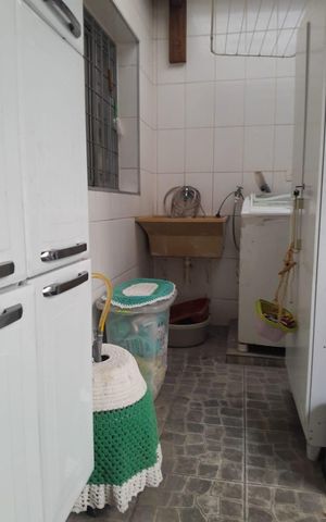 Casa à venda com 224m², 6 quartos e 2 vagas Casa à venda com 224m², 6 quartos e 2 vagasÁrea de serviço