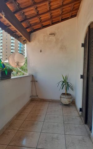Casa à venda com 224m², 6 quartos e 2 vagas Casa à venda com 224m², 6 quartos e 2 vagasVaranda
