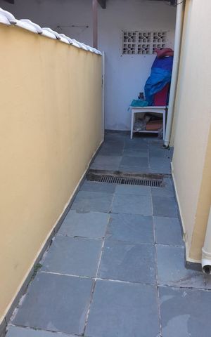 Casa à venda com 224m², 6 quartos e 2 vagas Casa à venda com 224m², 6 quartos e 2 vagasÁrea externa