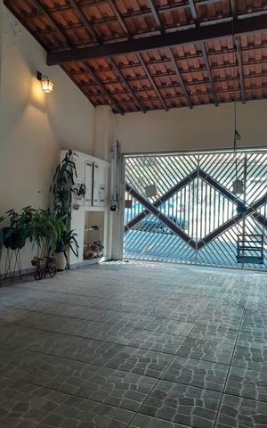 Casa à venda com 224m², 6 quartos e 2 vagas Casa à venda com 224m², 6 quartos e 2 vagasGaragem