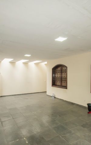 Casa à venda com 218m², 4 quartos e 3 vagas Casa à venda com 218m², 4 quartos e 3 vagasGaragem