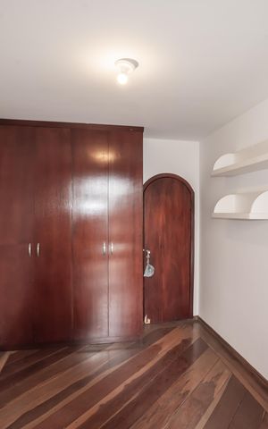 Casa à venda com 218m², 4 quartos e 3 vagas Casa à venda com 218m², 4 quartos e 3 vagasQuarto 2