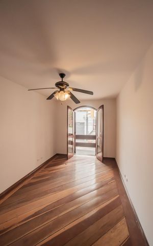 Casa à venda com 218m², 4 quartos e 3 vagas Casa à venda com 218m², 4 quartos e 3 vagasQuarto 1