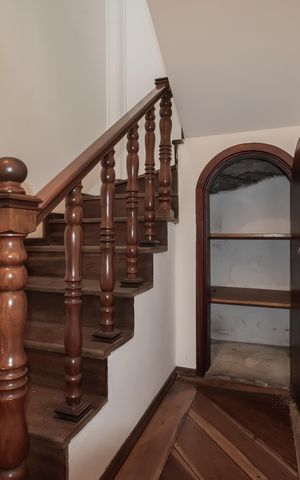 Casa à venda com 218m², 4 quartos e 3 vagas Casa à venda com 218m², 4 quartos e 3 vagasSala