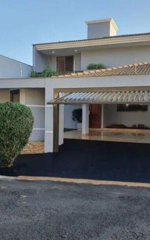 Casa para alugar com 309m², 4 quartos e 2 vagas Casa para alugar com 309m², 4 quartos e 2 vagasFachada