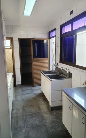 Casa para alugar com 309m², 4 quartos e 2 vagas Casa para alugar com 309m², 4 quartos e 2 vagasCozinha