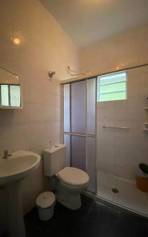 Casa à venda com 194m², 3 quartos e 2 vagas Casa à venda com 194m², 3 quartos e 2 vagasBanheiro