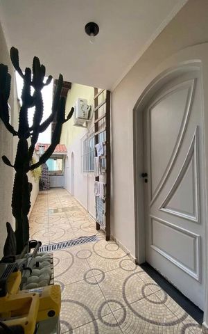 Casa à venda com 194m², 3 quartos e 2 vagas Casa à venda com 194m², 3 quartos e 2 vagasÁrea externa