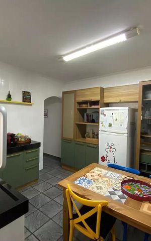 Casa à venda com 194m², 3 quartos e 2 vagas Casa à venda com 194m², 3 quartos e 2 vagasCozinha