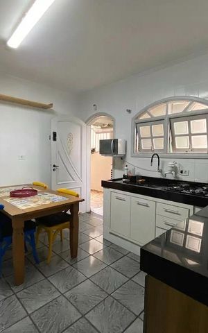 Casa à venda com 194m², 3 quartos e 2 vagas Casa à venda com 194m², 3 quartos e 2 vagasCozinha