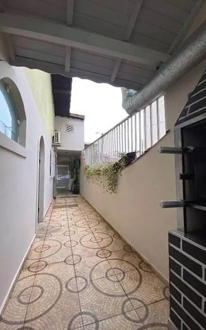Casa à venda com 194m², 3 quartos e 2 vagas Casa à venda com 194m², 3 quartos e 2 vagasÁrea externa