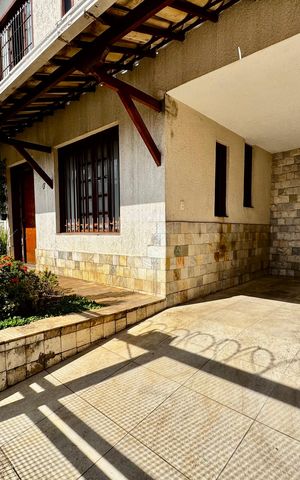 Casa à venda com 268m², 3 quartos e 1 vaga
