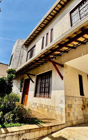 Casa à venda com 268m², 3 quartos e 1 vaga
