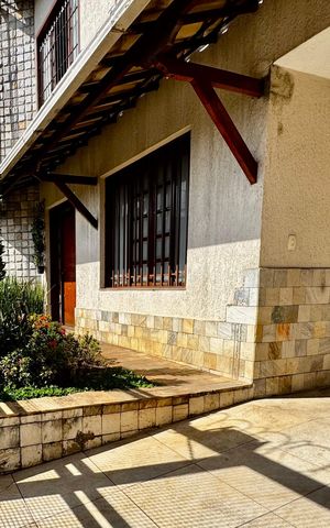 Casa à venda com 268m², 3 quartos e 1 vaga