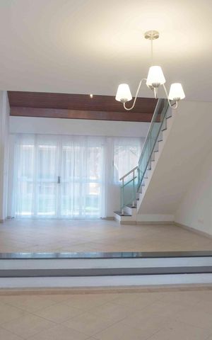 Casa de condomínio à venda com 360m², 2 quartos e 3 vagasSala