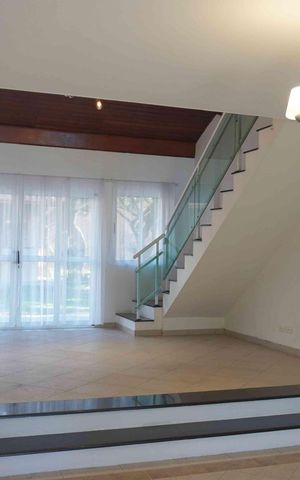 Casa de condomínio à venda com 360m², 2 quartos e 3 vagasSala