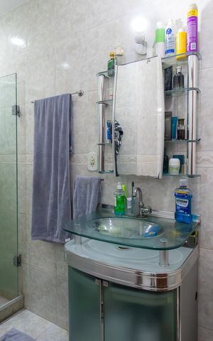 Casa à venda com 160m², 3 quartos e 3 vagas Casa à venda com 160m², 3 quartos e 3 vagasBanheiro 2