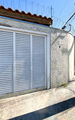 Casa para alugar com 200m², 3 quartos e 3 vagas Casa para alugar com 200m², 3 quartos e 3 vagasFachada