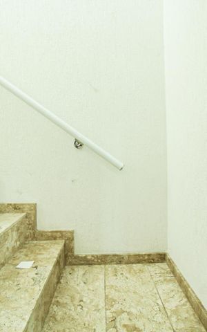 Casa para alugar com 200m², 3 quartos e 3 vagas Casa para alugar com 200m², 3 quartos e 3 vagasEscada