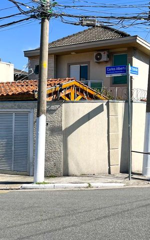 Casa para alugar com 200m², 3 quartos e 3 vagas Casa para alugar com 200m², 3 quartos e 3 vagasFachada